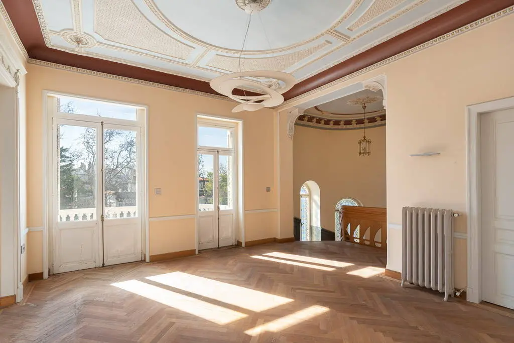 Timeless 1,070 sq.m. mansion