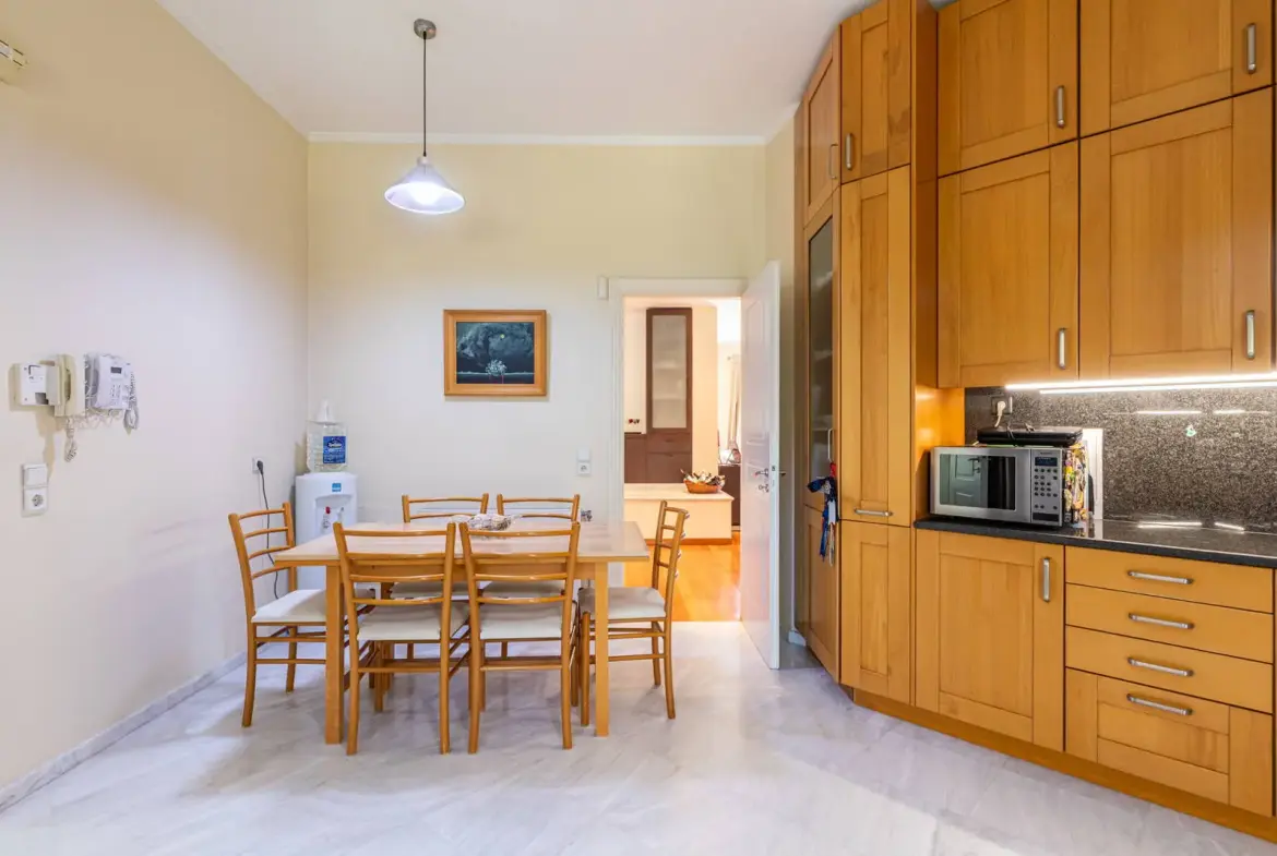 Distinguished residence with pool in Corfu suburbs