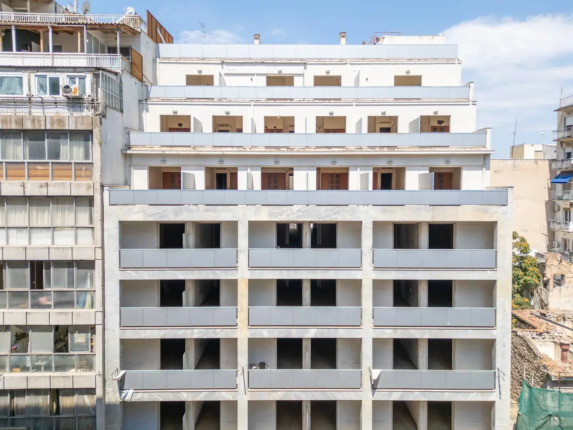 bh-3bfebb81d162-1 Unique property of exceptional size in a prime location, suitable for Golden Visa