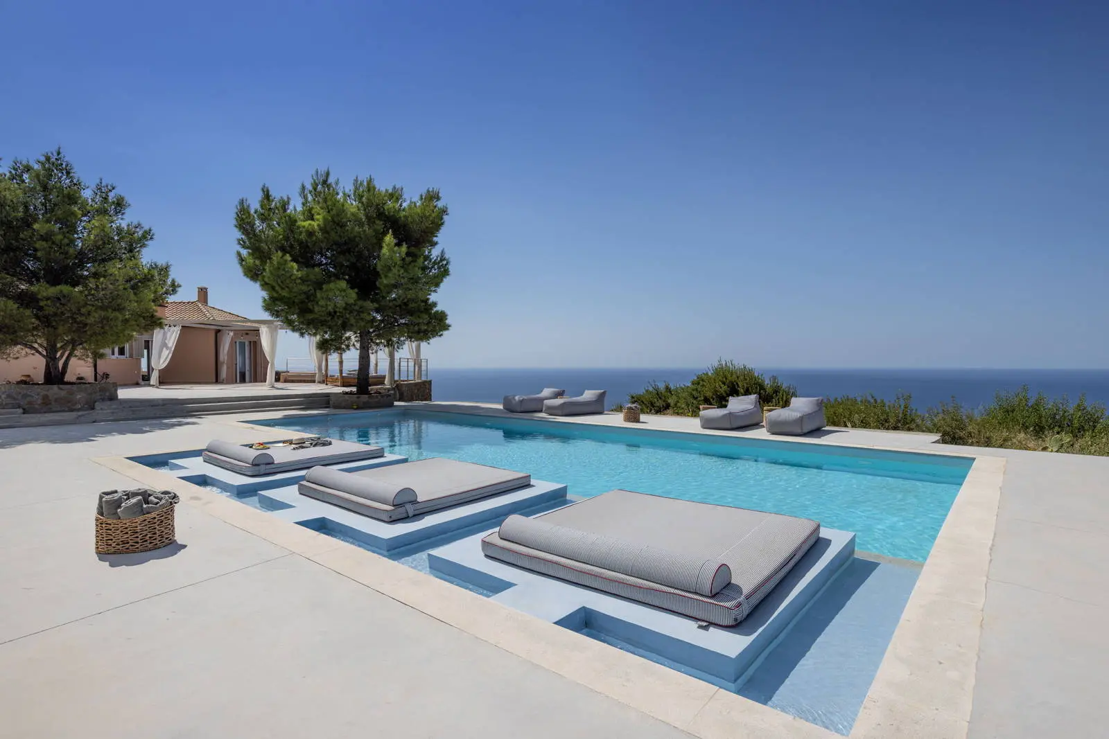 Luxury 560 sqm villa with private pool and complete privacy in Koroni, Messinia
