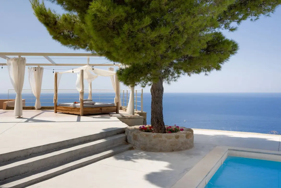 Luxury 560 sqm villa with private pool and complete privacy in Koroni, Messinia