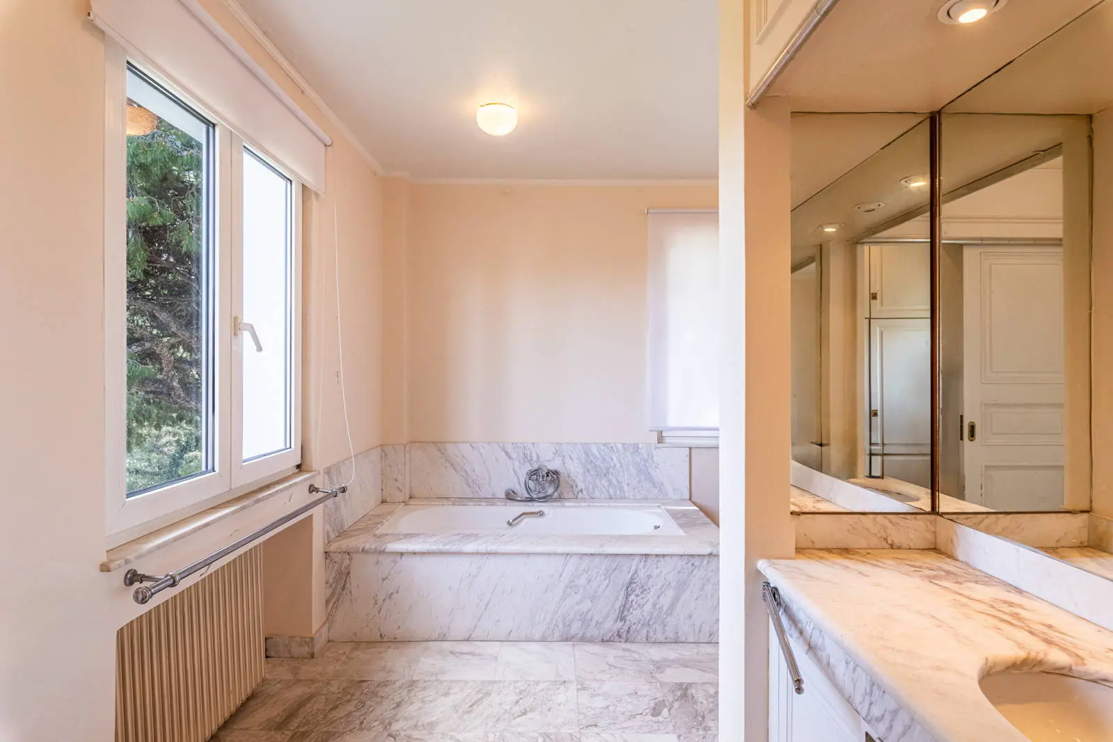 bh-3d3fe3c6c607 Historic mansion on a 2,260 sq.m. plot