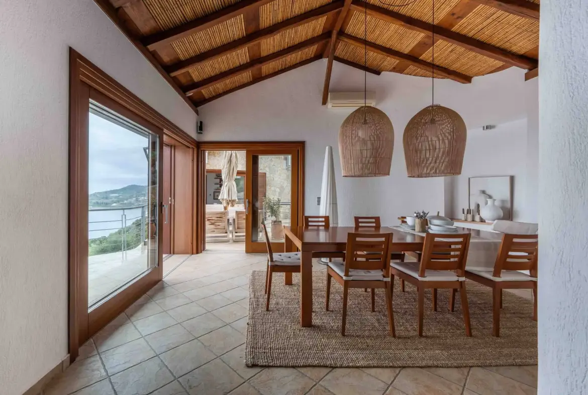 Seafront villa with spa and seafront maisonette with panoramic views in Pera Melana, Arcadia