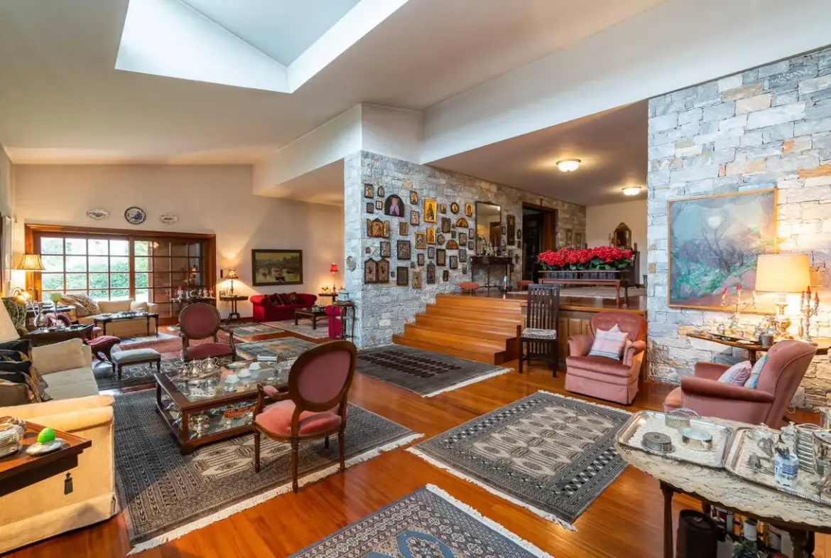 Unique residence with pool in Ekali