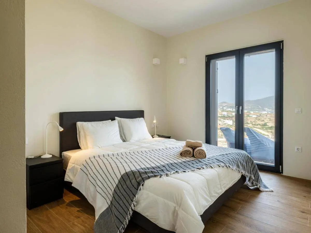 Antiparos exclusive villa with 5 private suites
