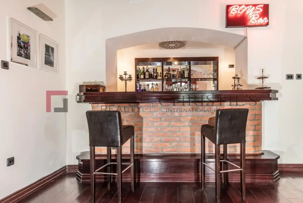 Distinguished City Villa in the Heart of the Urban Core