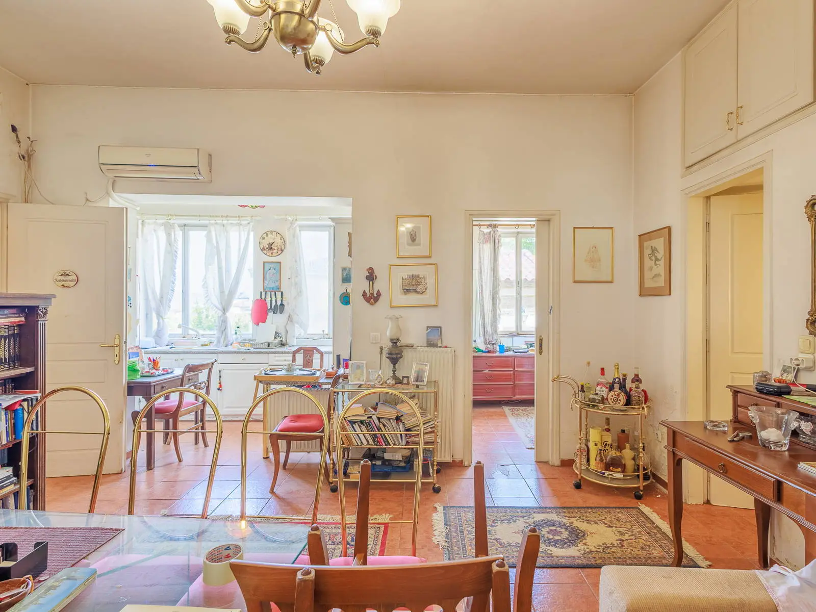 Historic detached house in Plaka with large courtyard