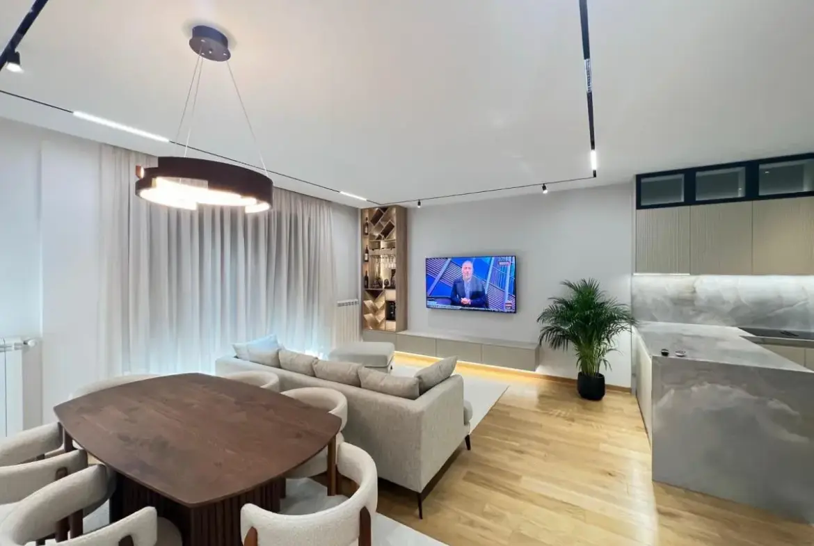 Luxurious four-room apartment in Vračar in a new building with a smart system