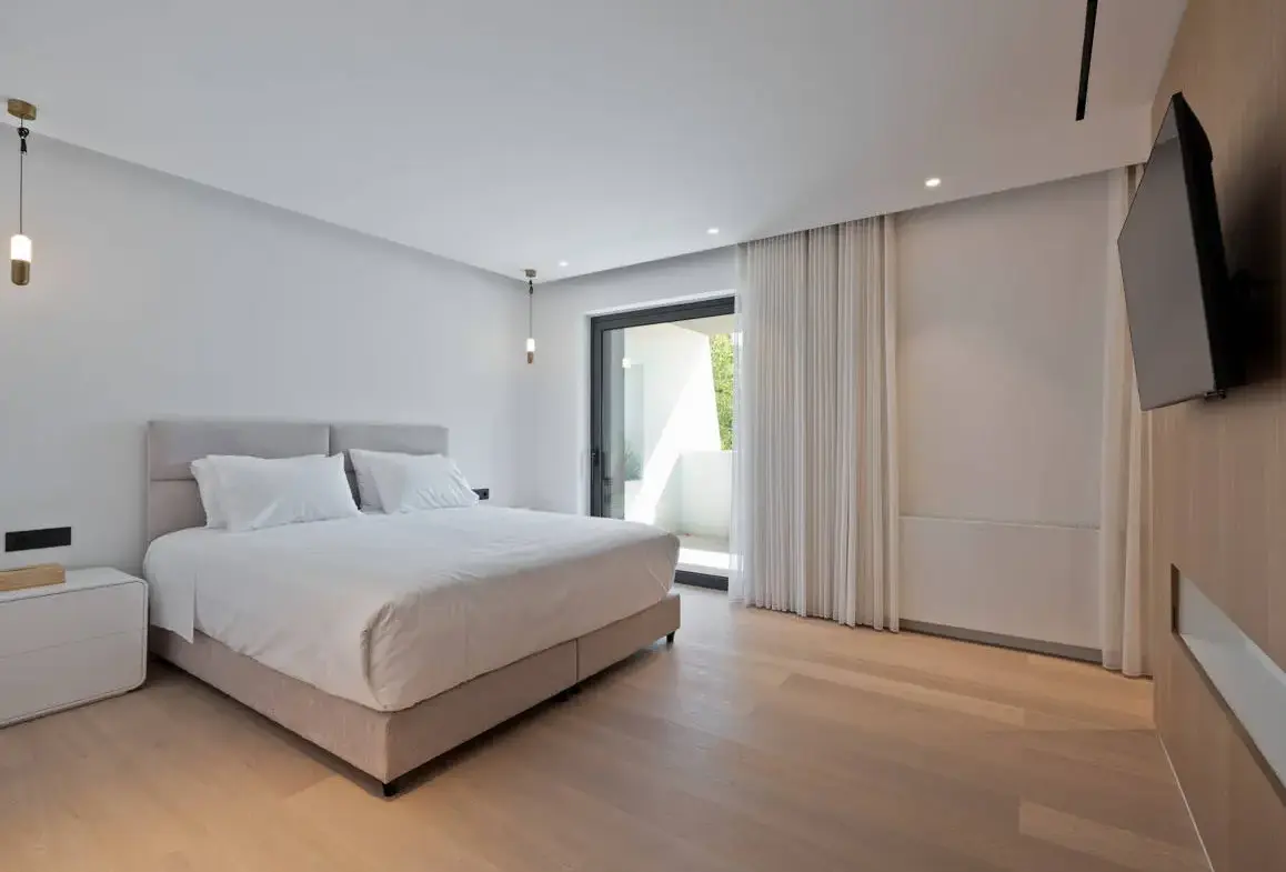 Luxury detached residence in Vouliagmeni I Ready to move in