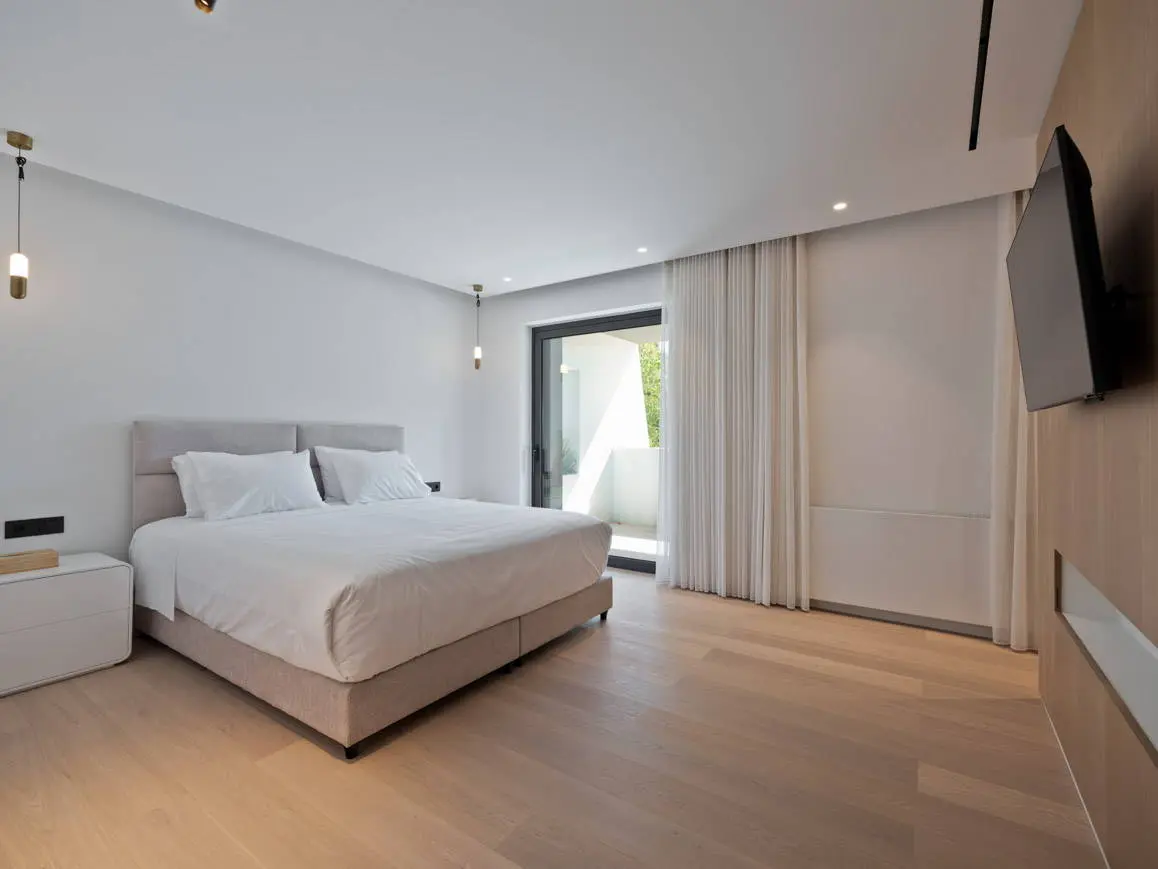 bh-415761f04a56 Luxury detached residence in Vouliagmeni I Ready to move in