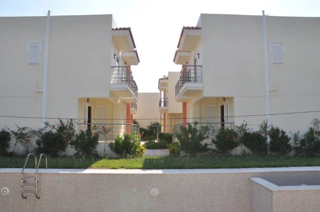 Complex of 13 luxury maisonettes in Kato Almiri, Corinthia