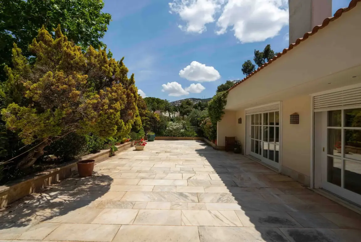 Elegant and timeless villa in Ekali