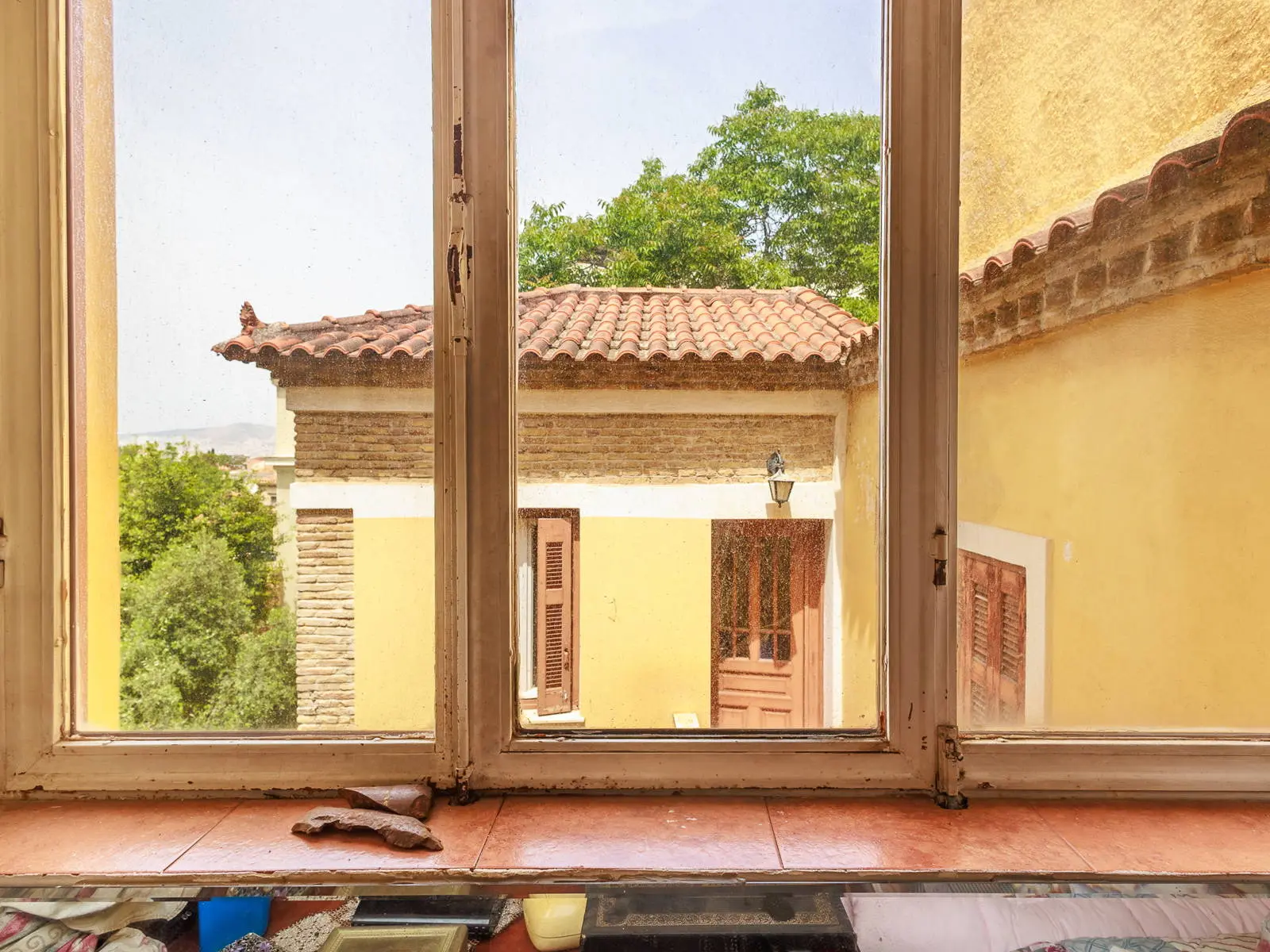 Historic detached house in Plaka with large courtyard