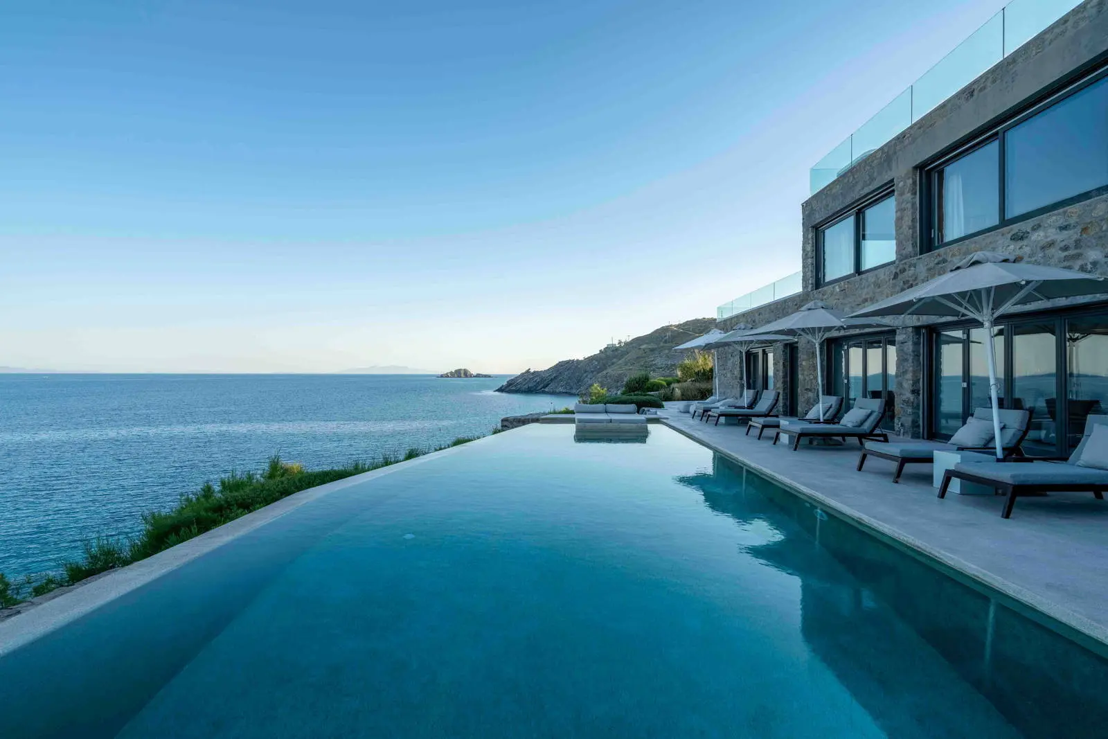 bh-42f368224da2 Exclusive waterfront 6-Bedroom villa in a private gated community in Mykonos