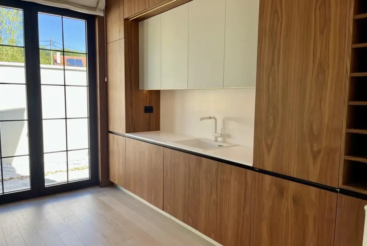 Modern Villa with a Swimming Pool in Avala