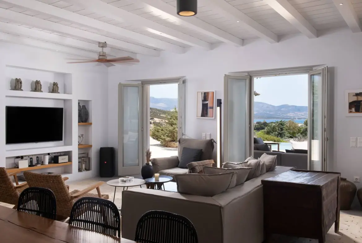 Exclusive Mediterranean estate in Antiparos with panoramic views