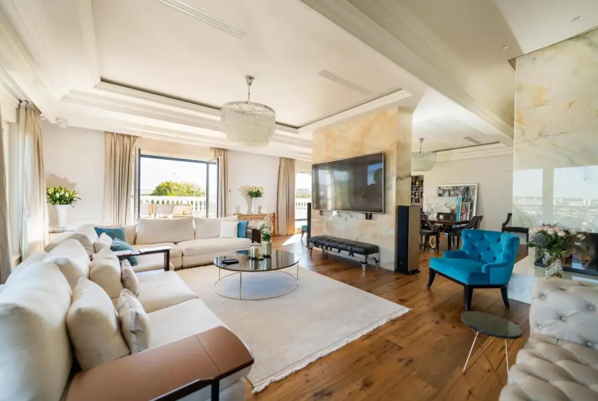 Penthouse in the Diplomatic Quarter with Panoramic Views