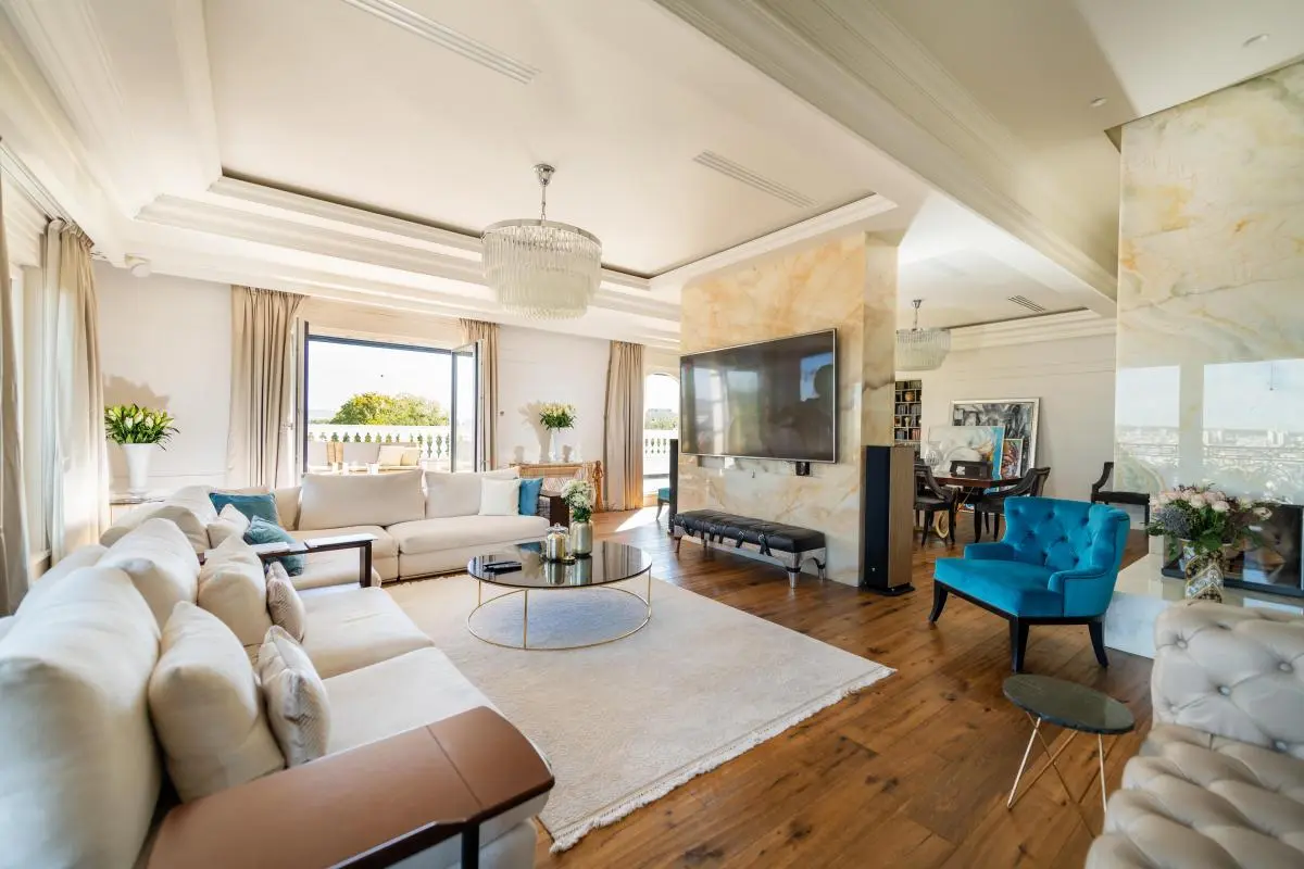 Penthouse in the Diplomatic Quarter with Panoramic Views