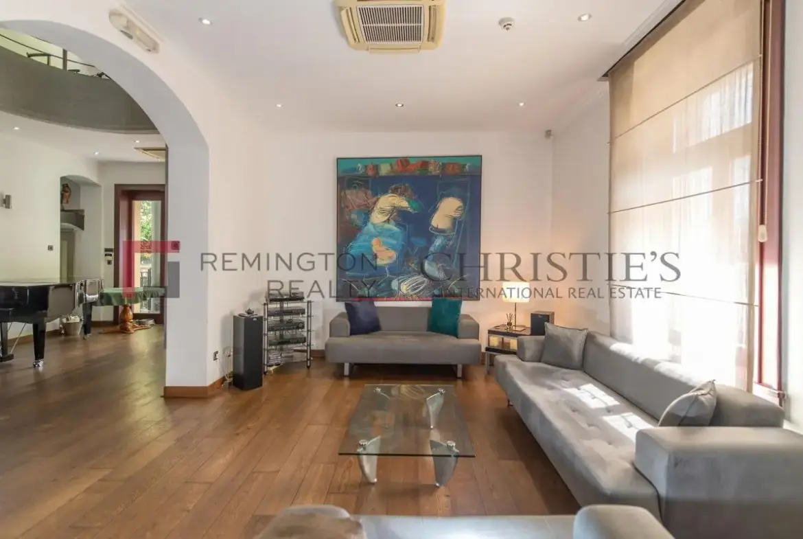 Distinguished City Villa in the Heart of the Urban Core