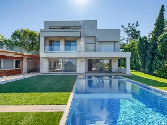 Luxurious detached house of 700 sq.m. of high aesthetics