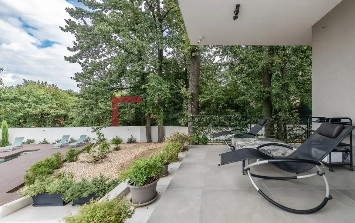 House in the Oak Forest