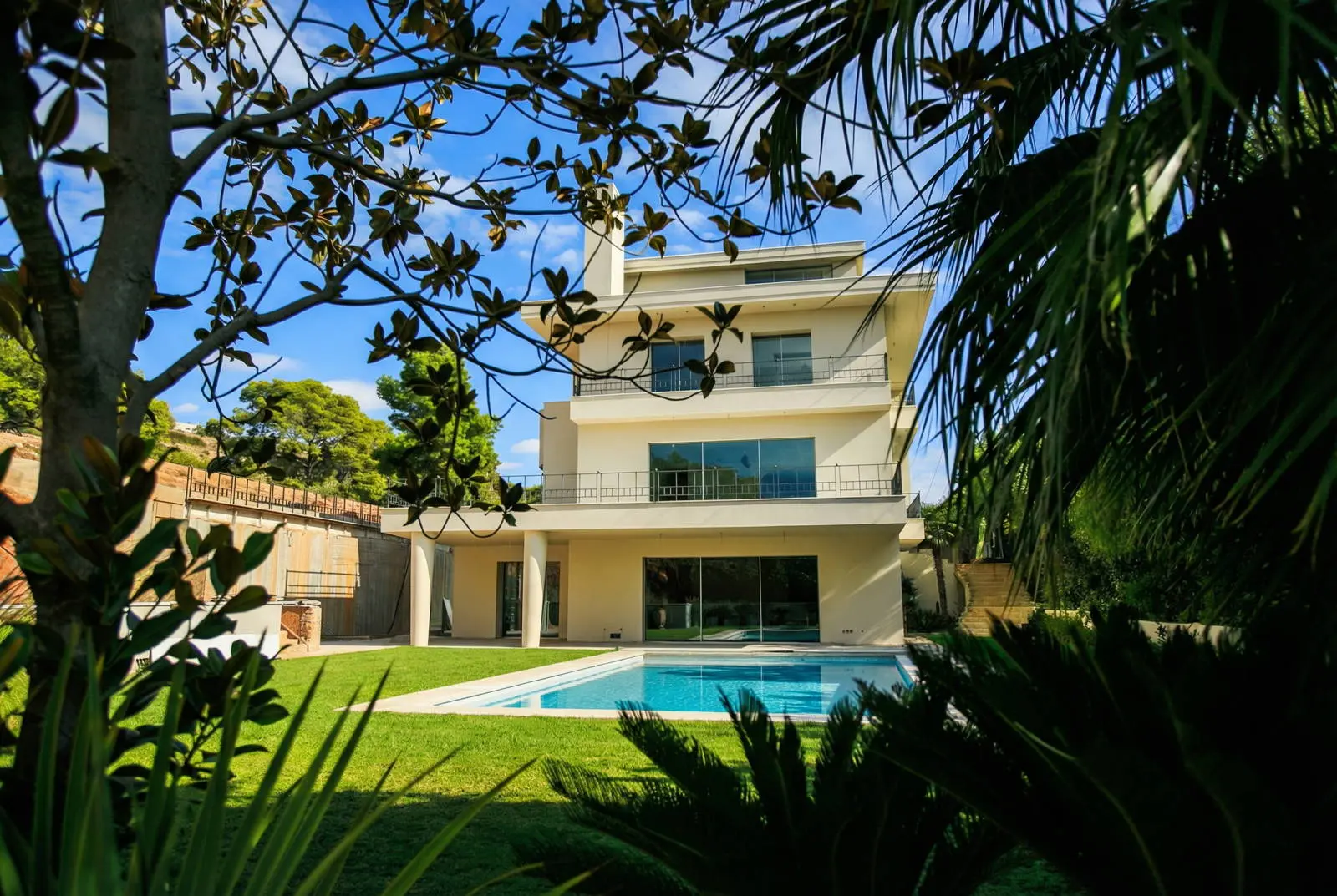 Impressive unfinished five-level villa with swimming pool & wellness area