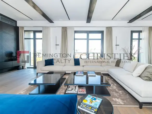 Exclusive Full-Floor Residence in the Heart of the City