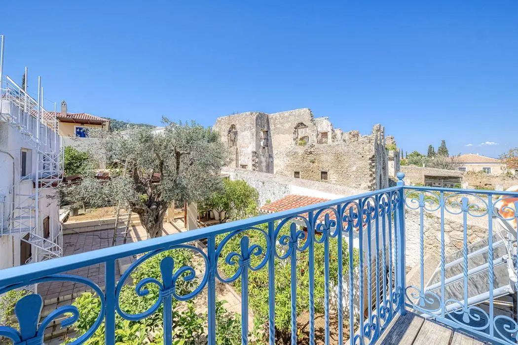 Private estate with two residences in the heart of Spetses