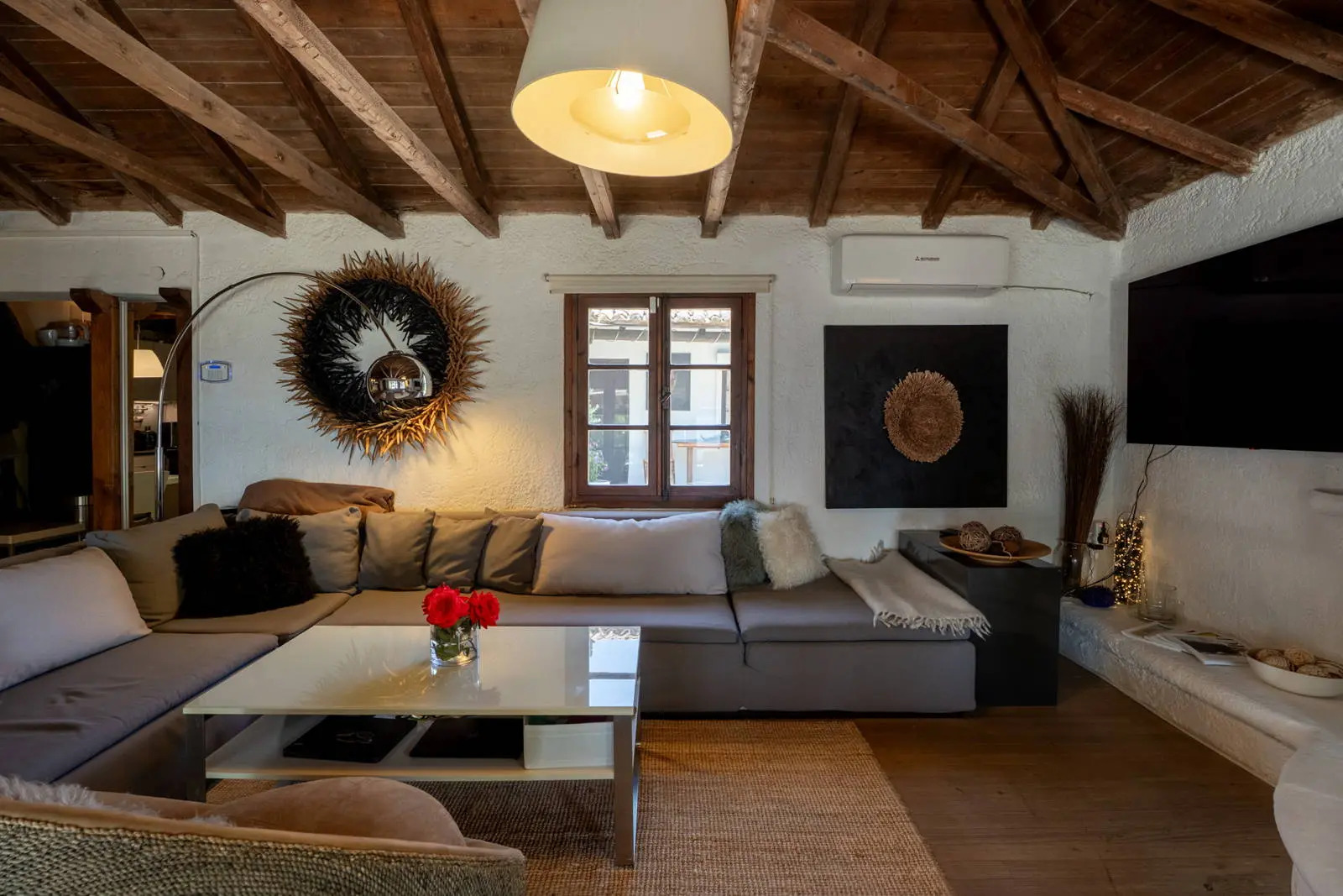 Unique seaside estate with a grand detached house