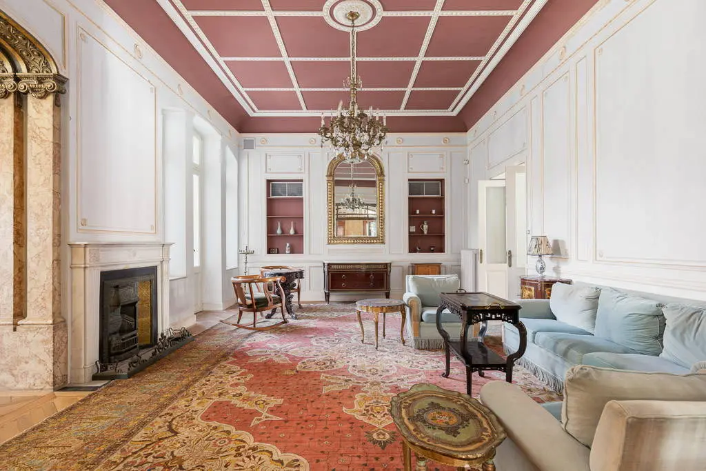 Timeless 1,070 sq.m. mansion