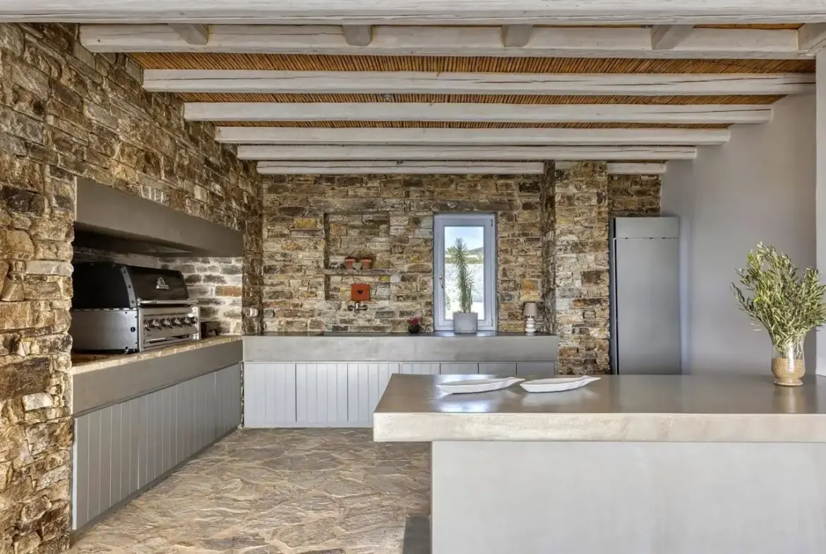 Luxury villa with dual residences and direct beach access in Antiparos