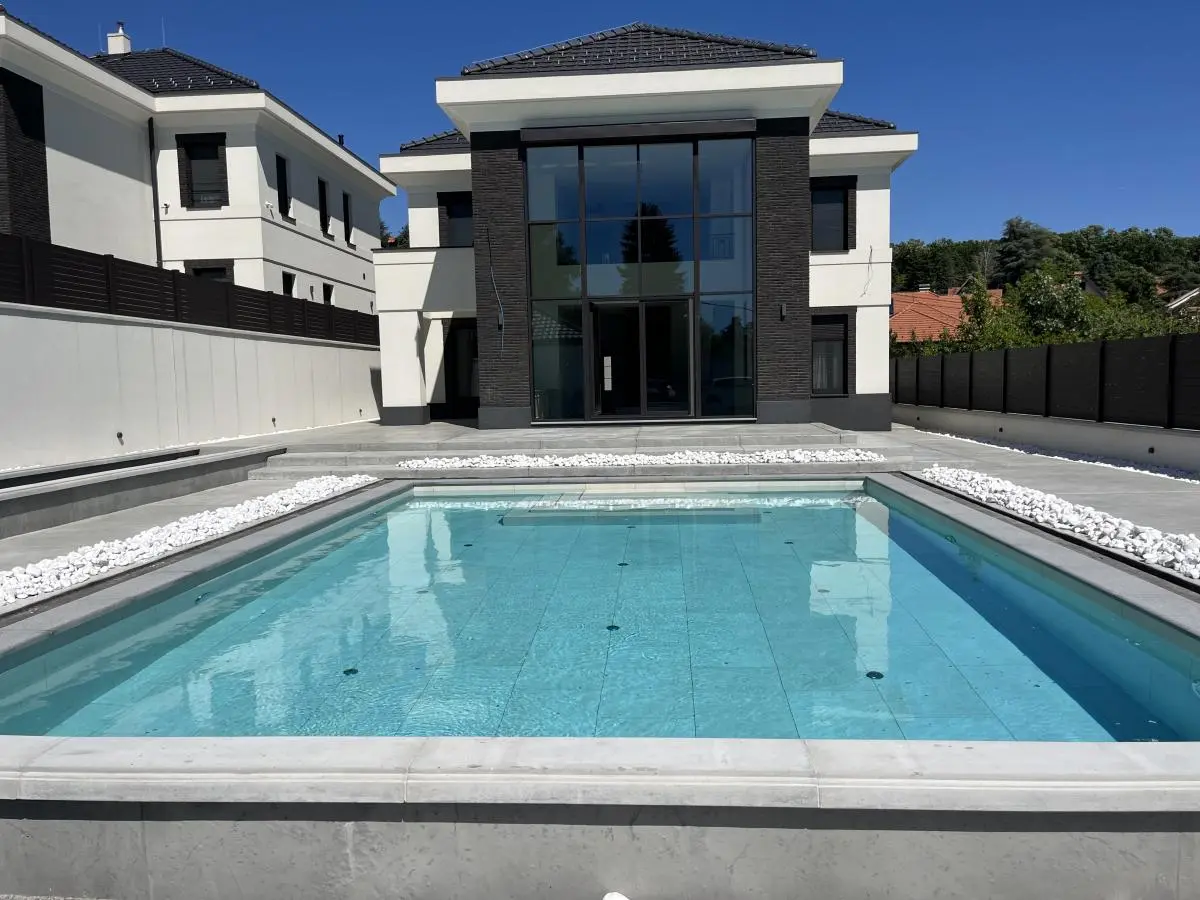 Modern Villa with a Swimming Pool in Avala