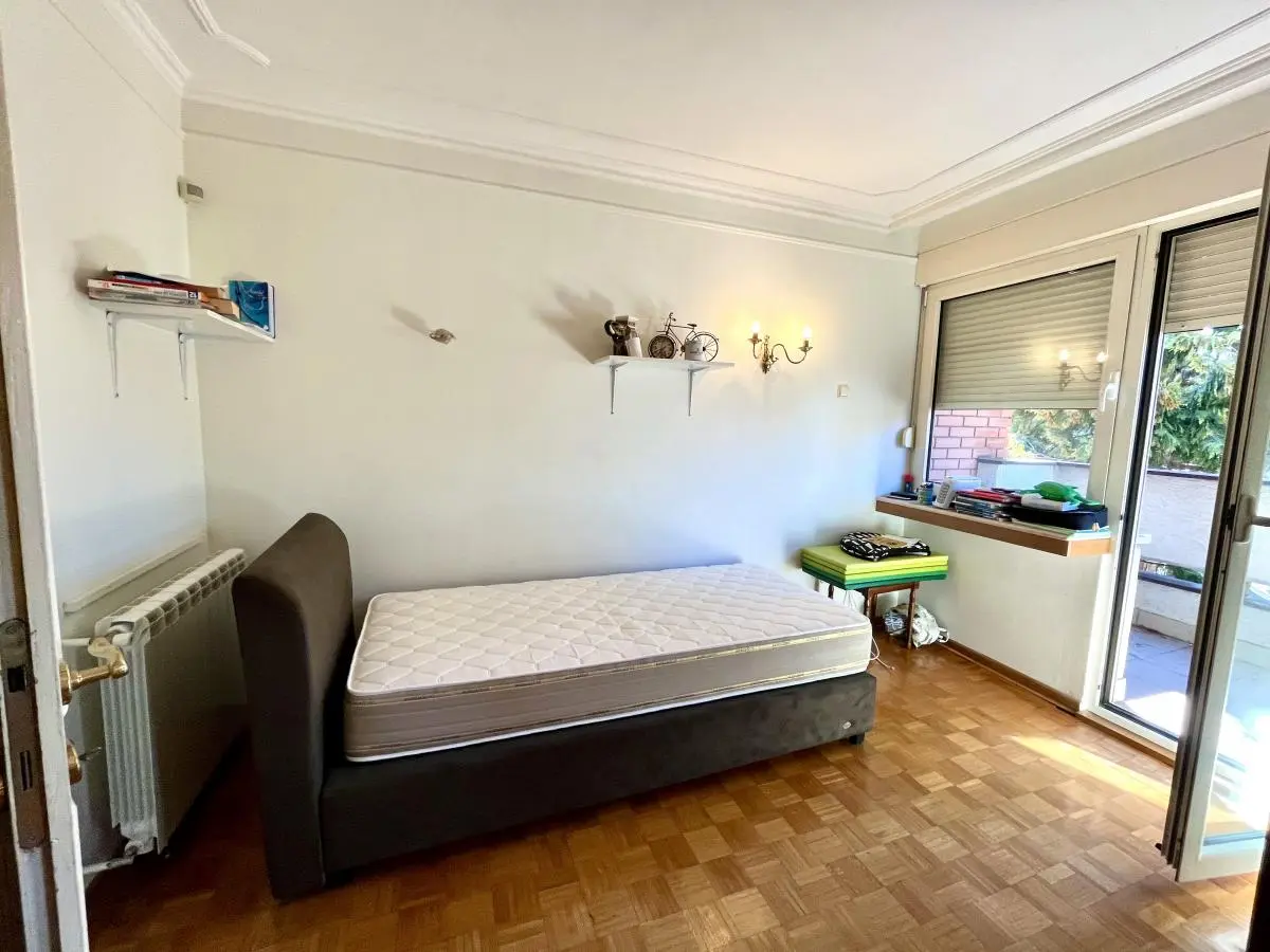 bh-4d0b5e20b541 Spacious apartment in Voždovac with 5 bedrooms and a private courtyard