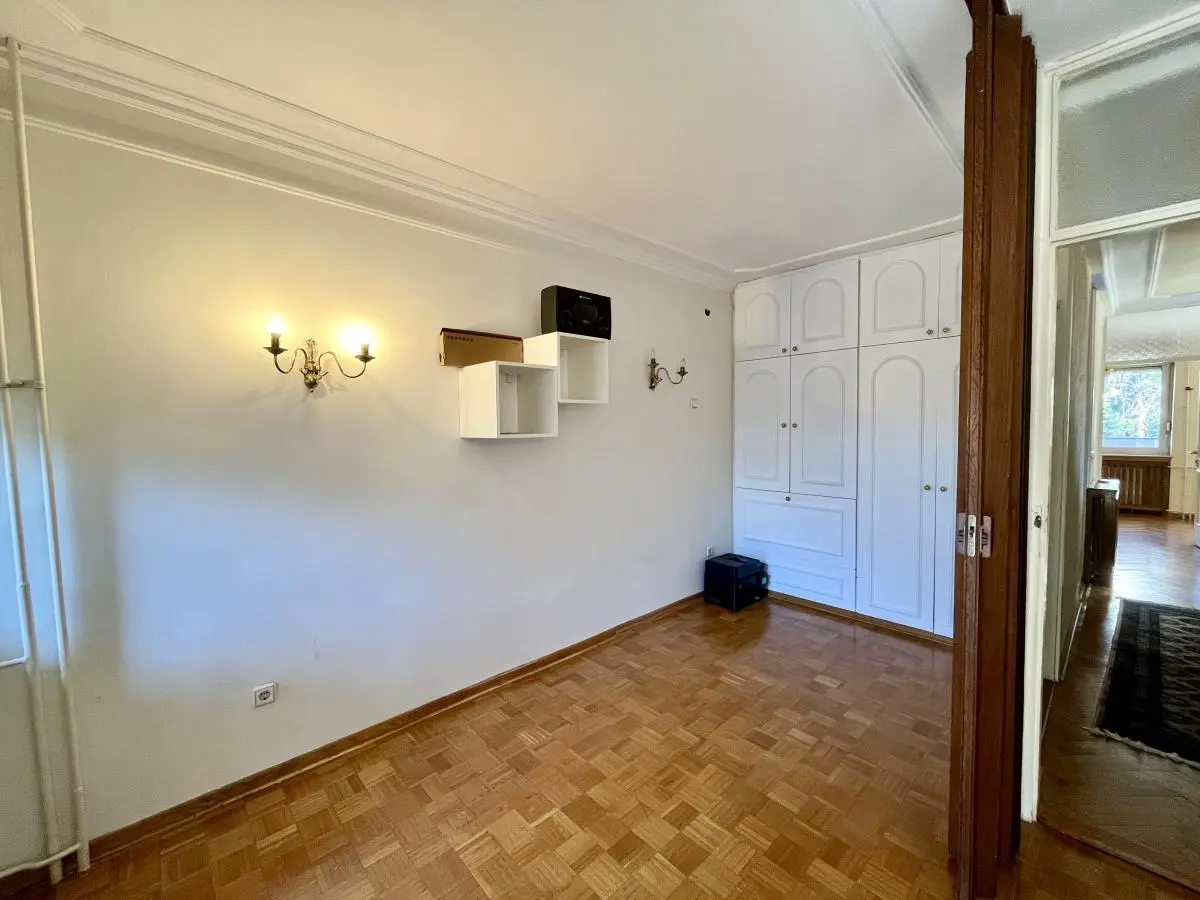 bh-4e6b1937851c Spacious apartment in Voždovac with 5 bedrooms and a private courtyard