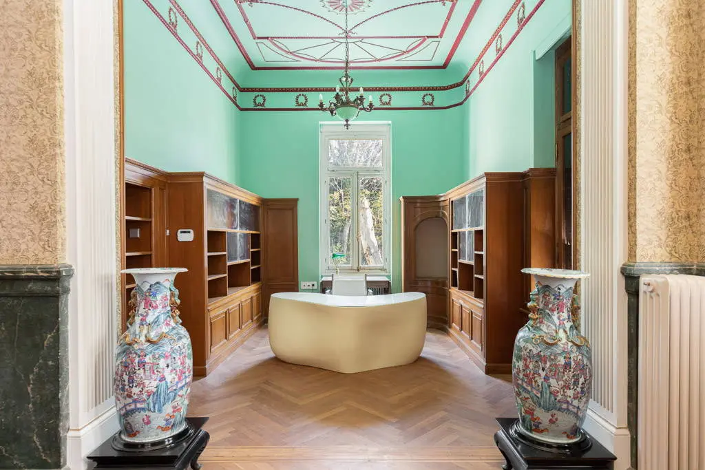 Timeless 1,070 sq.m. mansion