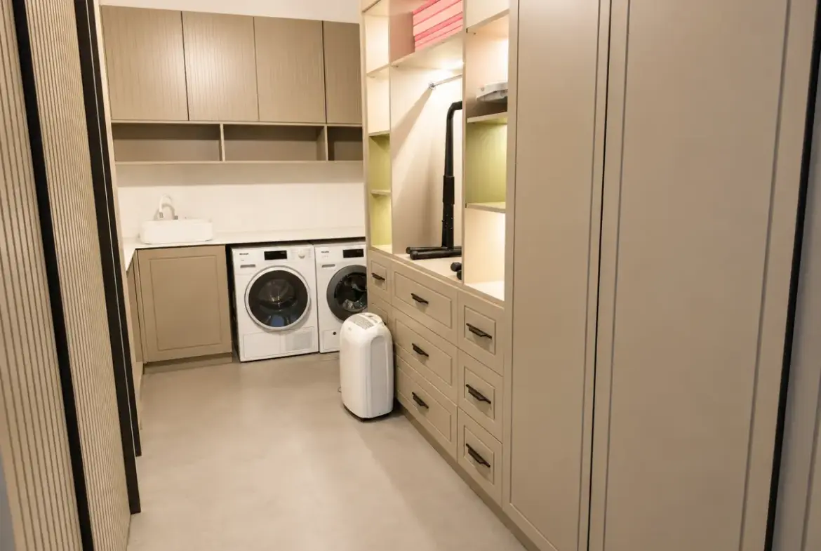 Family apartment with 2 garage parking spaces and a storage room