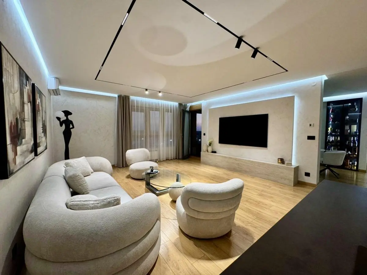 Elegant Four-Bedroom Apartment with Panoramic Views in the Wellport Residential Complex