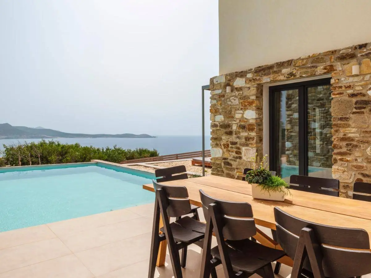 Antiparos exclusive villa with 5 private suites