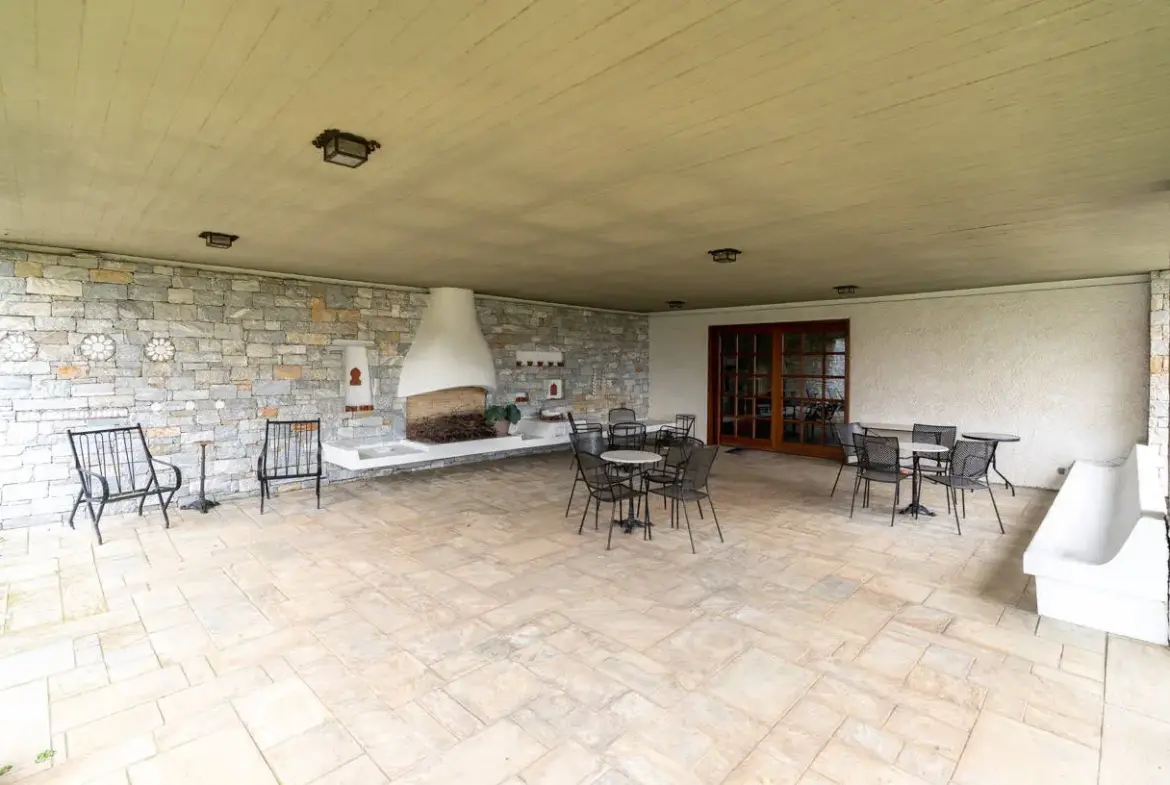 Unique residence with pool in Ekali