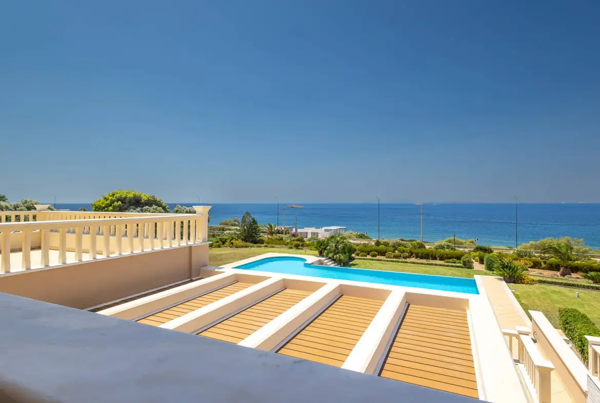 Exquisite 950sq.m. coastal villa with panoramic sea views in Saronida