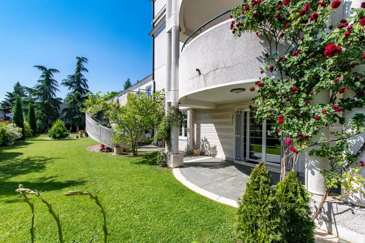 Family Villa in Dedinje
