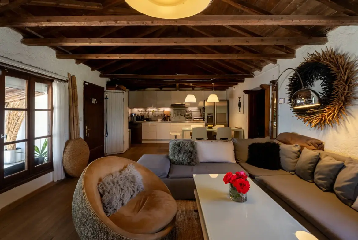 Unique seaside estate with a grand detached house