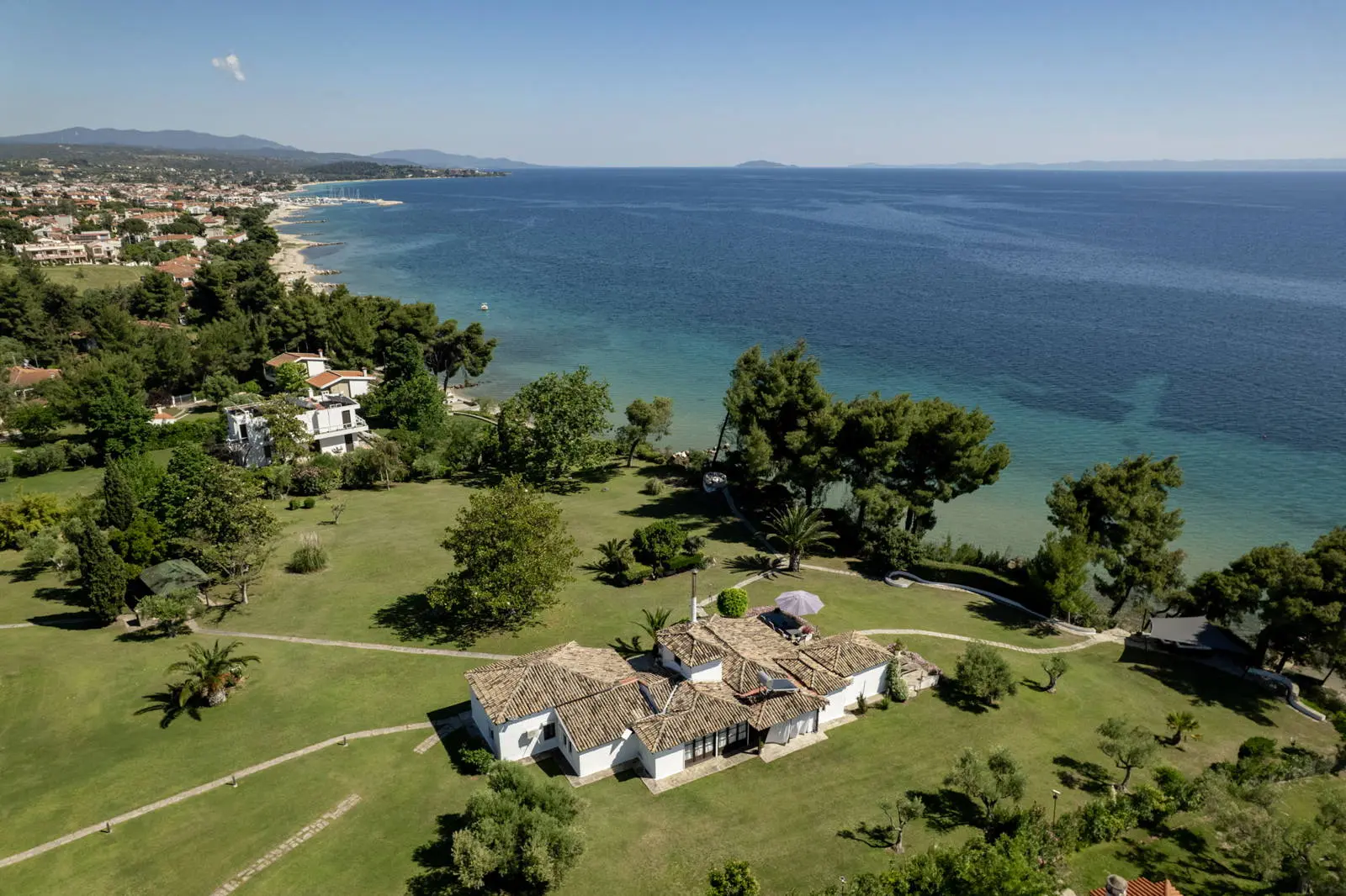 Unique seaside estate with a grand detached house