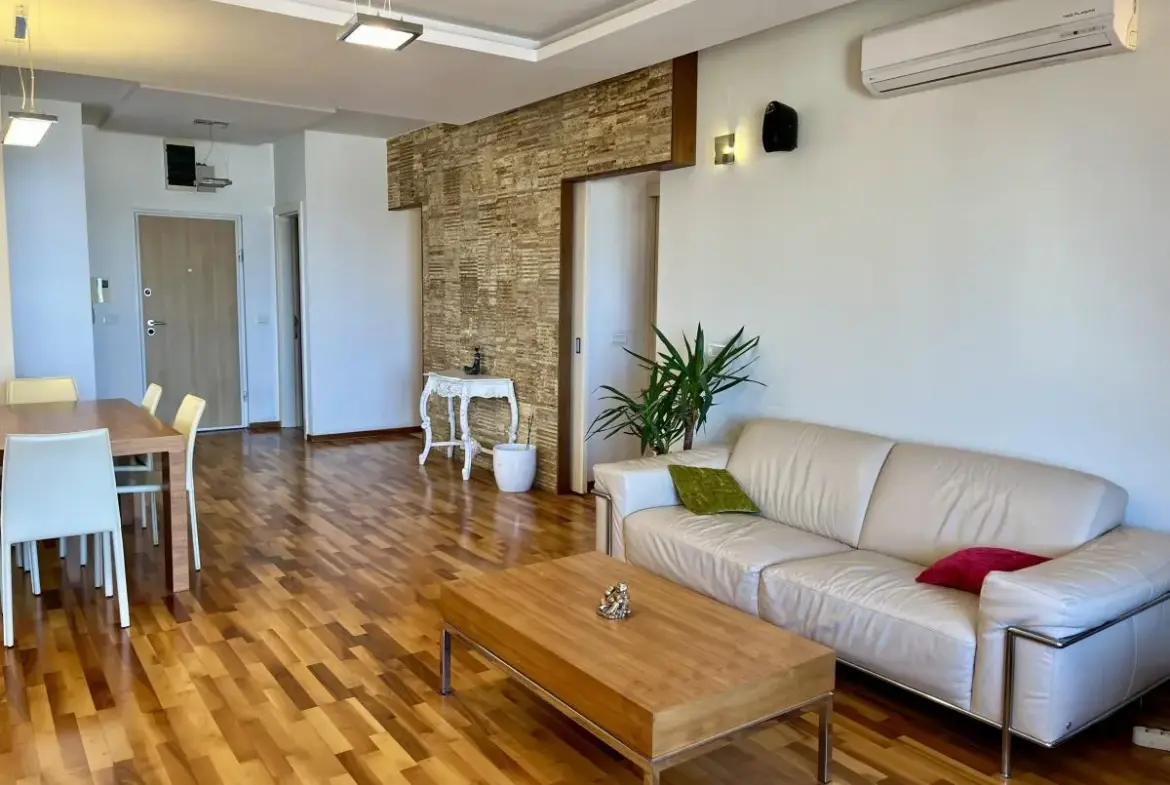 Three-room apartment in Dorćol