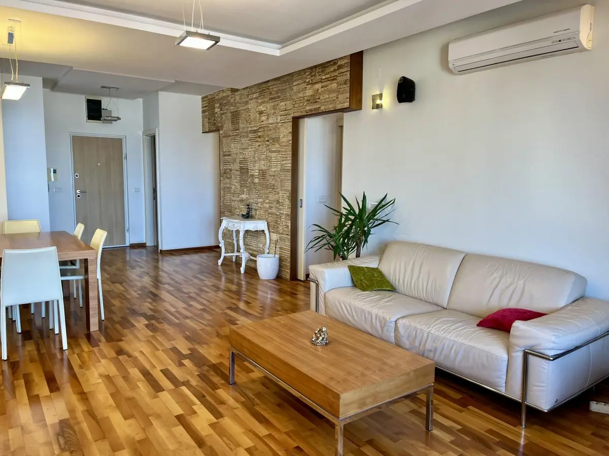 Three-room apartment in Dorćol