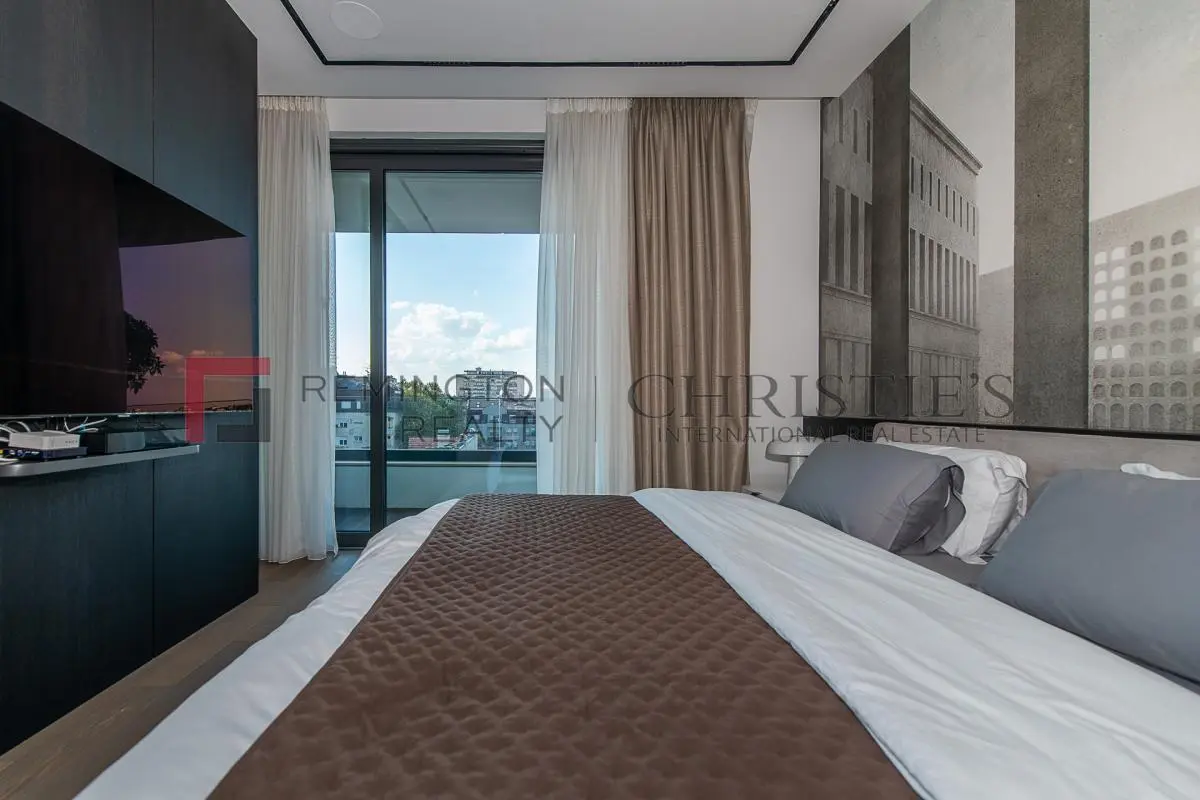 Exclusive Full-Floor Residence in the Heart of the City