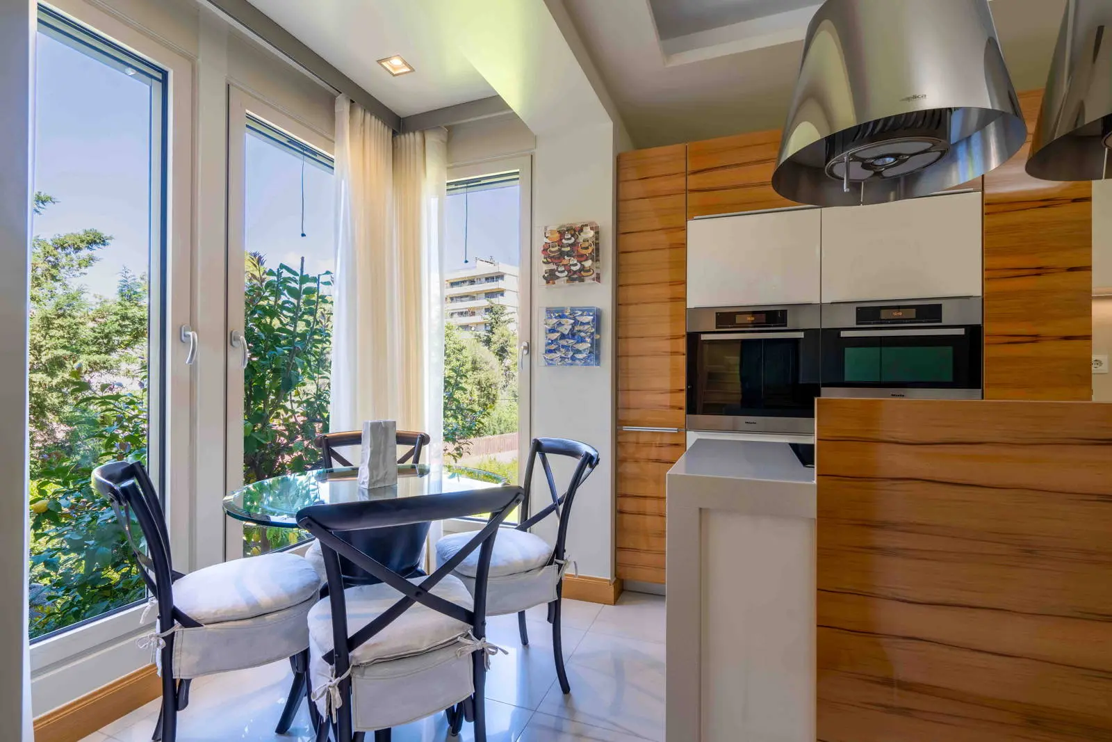 bh-5a842ee36170 Detached residence of 666 sq.m. with garden and heated pool