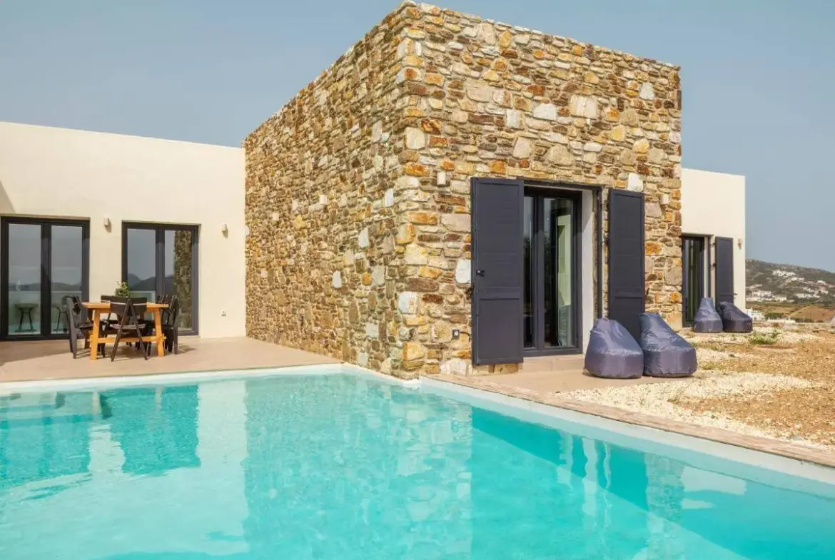 Antiparos exclusive villa with 5 private suites