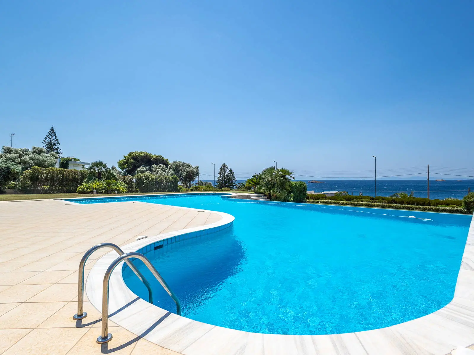 Exquisite 950sq.m. coastal villa with panoramic sea views in Saronida