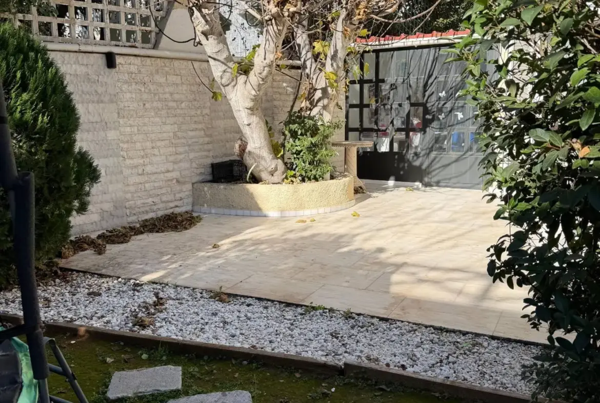 Duplex house with garden and garage in Palaio Psychiko